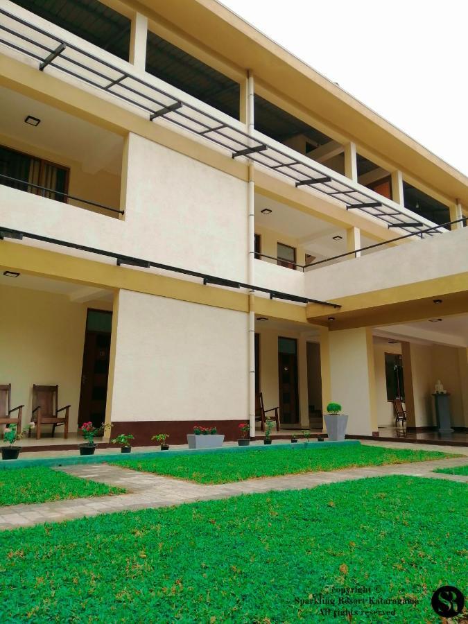 Sparkling Resort Kataragama Exteriör bild