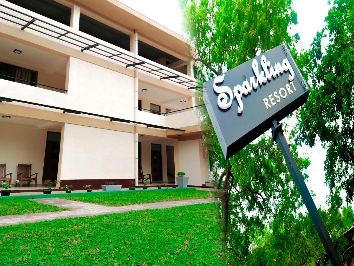Sparkling Resort Kataragama Exteriör bild